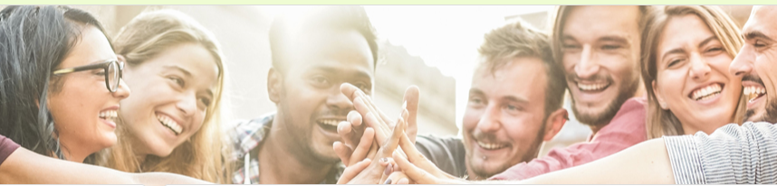 Foto von jungen Menschen, die die Hände zusammenhalten